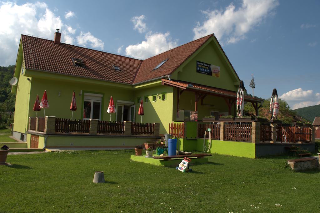 Hostinec Vo Visnovom Stará Turá エクステリア 写真